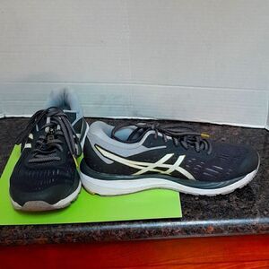 Asics Gel-Cumulus 20 Sneakers...Almost New...Size 7.5